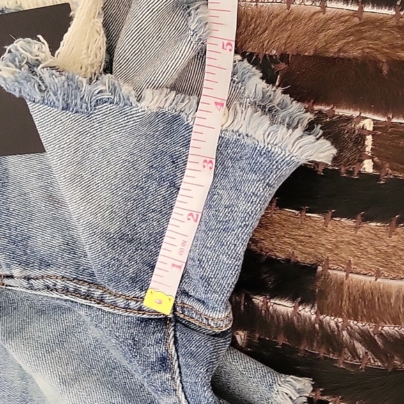 Kendall and Kylie Icon Short 5/27 Distressed Blue Denim Cut off Shorts - Picture 10 of 12